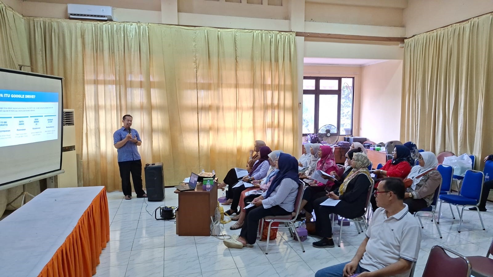 Tingkatkan Literasi Digital PKK RW 01 Kelurahan Cibubur melalui Workshop Pemanfaatan Google Drive sebagai Bank Data Digital