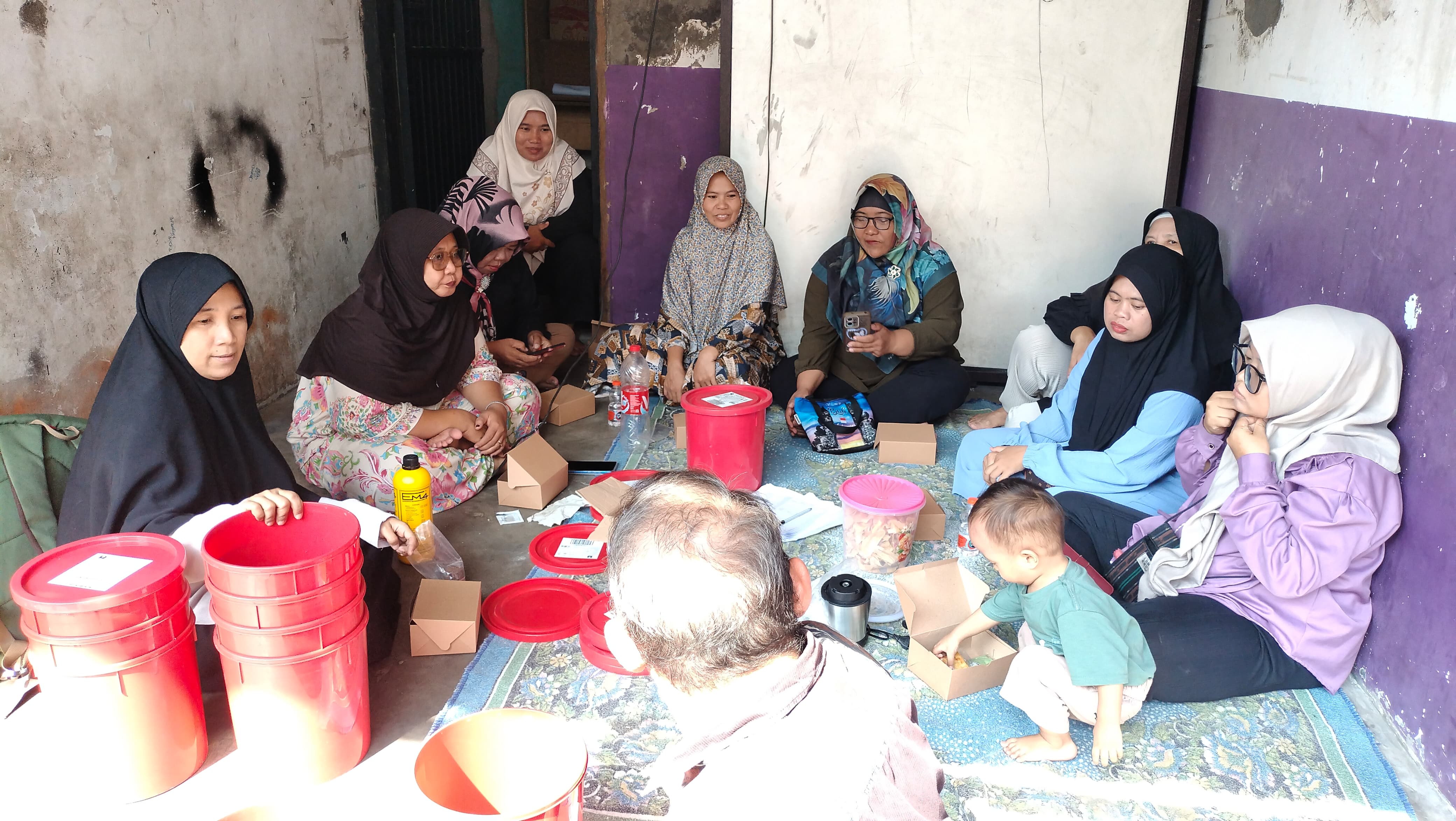 PKM Reguler tingkatkan Kemandirian Pangan Pengelolaan Sampah Zero Waste dan Literasi AI bagi Kelompok PKK Duri Kosambi